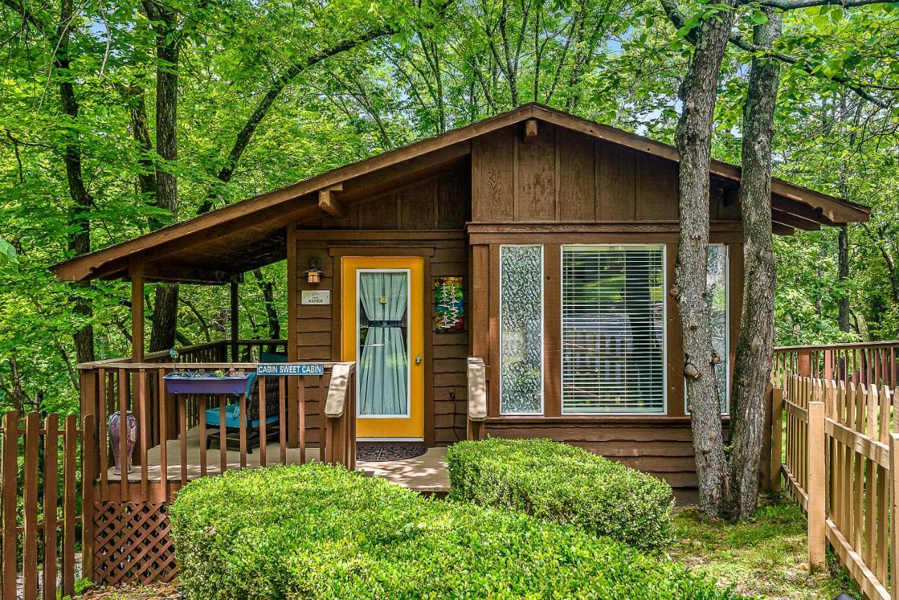 The Woods Cabins Юрика Спрингс Экстерьер фото